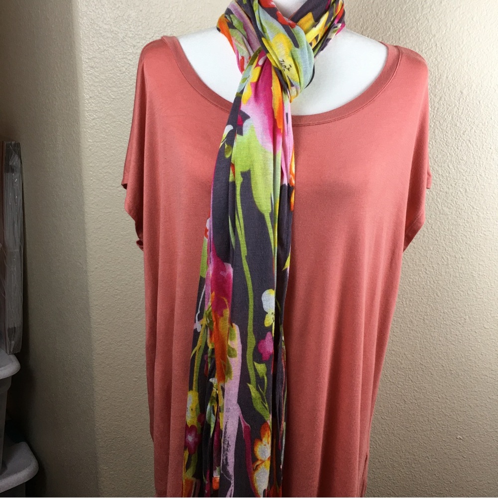 Maurices Women's 24/7 Peach Short Sleeve Tee Size OX With Old Navy Floral Scarf - Picture 1 of 12